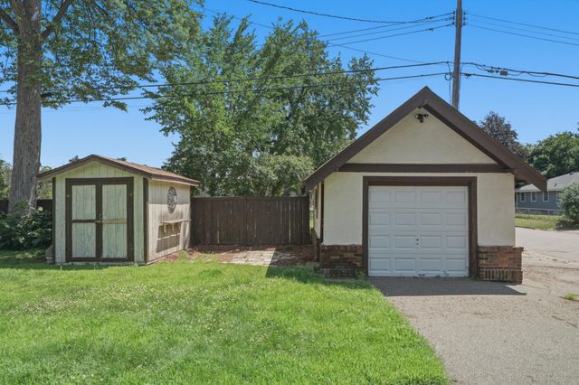 4100 Vera Cruz Avenue N, Robbinsdale, MN 55422