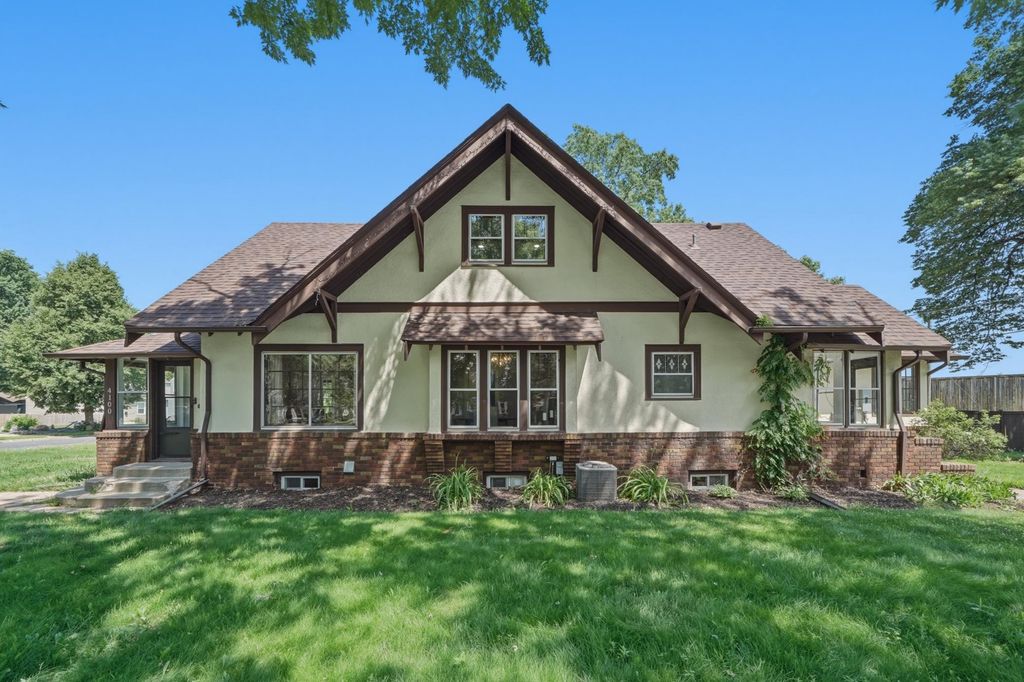 4100 Vera Cruz Avenue N, Robbinsdale, MN 55422