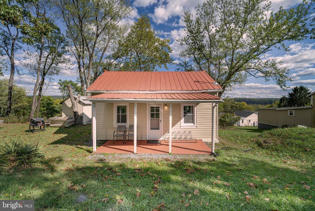 32 TALIAFERRO ST, Hancock, MD 21750