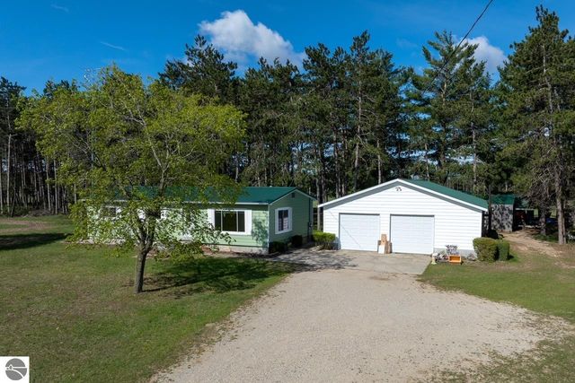 2659 N Johnson Road, Weidman, MI 48893