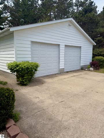 2659 N Johnson Road, Weidman, MI 48893