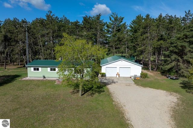 2659 N Johnson Road, Weidman, MI 48893