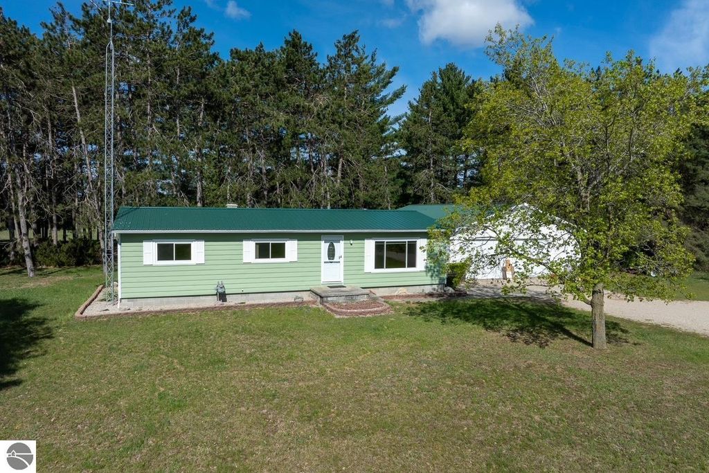 Image 1 of property listing at 2659 N Johnson Road, Weidman, MI 48893