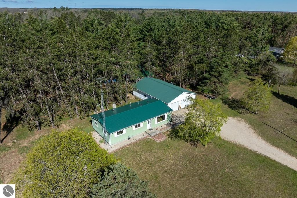 Image 10 of property listing at 2659 N Johnson Road, Weidman, MI 48893