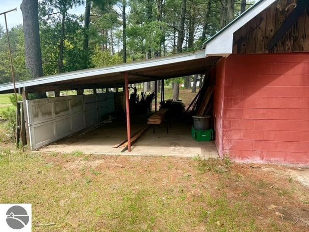 Image 17 of property listing at 2659 N Johnson Road, Weidman, MI 48893