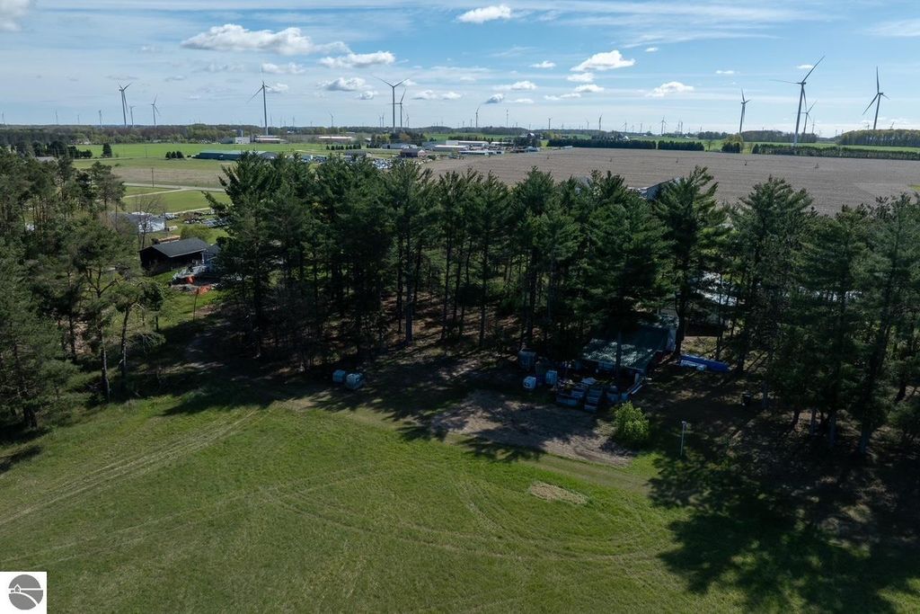 Image 6 of property listing at 2659 N Johnson Road, Weidman, MI 48893