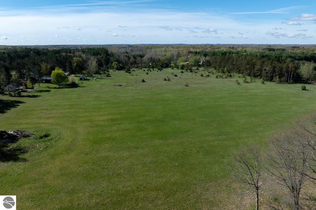Image 7 of property listing at 2659 N Johnson Road, Weidman, MI 48893