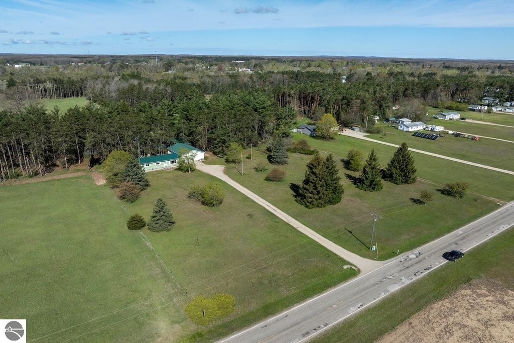 Image 8 of property listing at 2659 N Johnson Road, Weidman, MI 48893