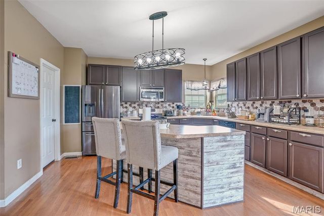 2708 Ambridge Drive, Belleville, IL 62221