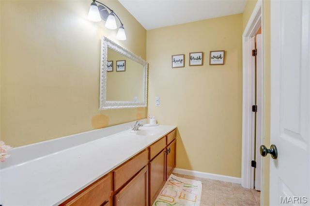 2708 Ambridge Drive, Belleville, IL 62221
