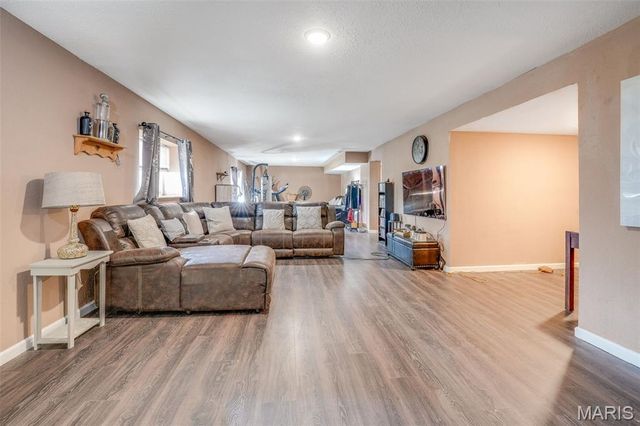 2708 Ambridge Drive, Belleville, IL 62221