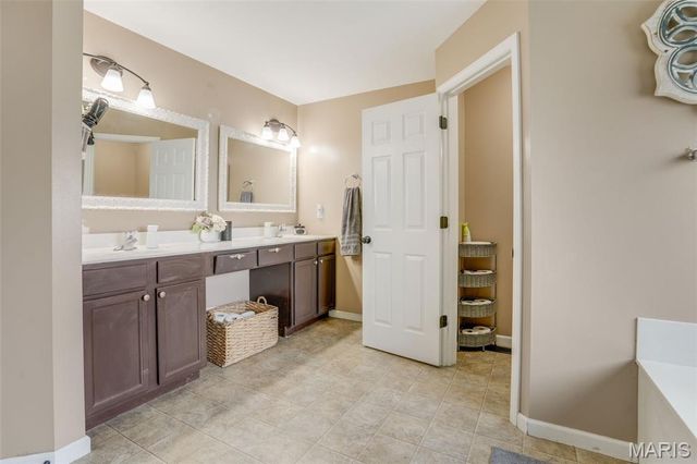 2708 Ambridge Drive, Belleville, IL 62221