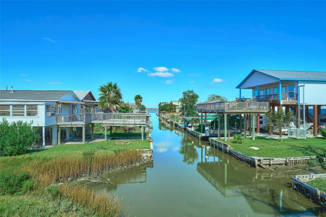 7117 Delesandri Drive, Hitchcock, TX 77563