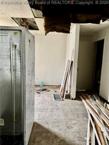 4902 Raven Drive, Charleston, WV 25306