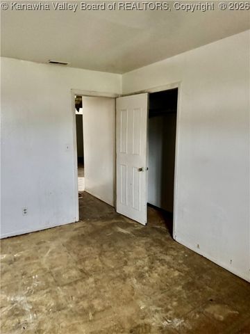 4902 Raven Drive, Charleston, WV 25306