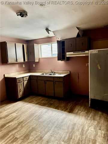 4902 Raven Drive, Charleston, WV 25306