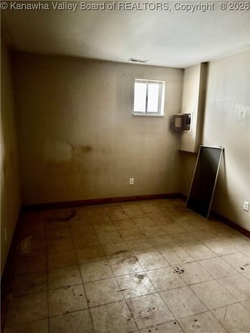 4902 Raven Drive, Charleston, WV 25306