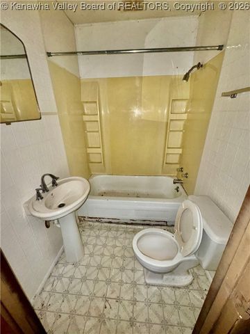 4902 Raven Drive, Charleston, WV 25306