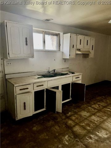 4902 Raven Drive, Charleston, WV 25306