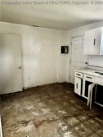 4902 Raven Drive, Charleston, WV 25306