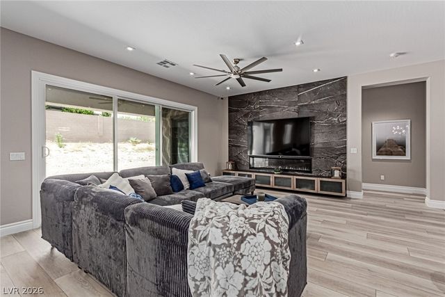 2669 Pioneer Estates Court, Las Vegas, NV 89117