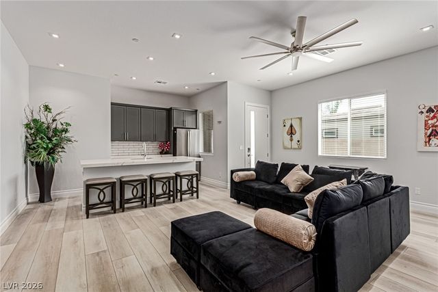 2669 Pioneer Estates Court, Las Vegas, NV 89117