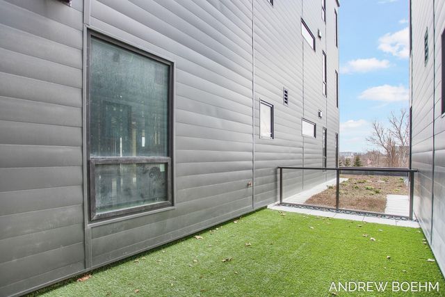 159 S River Avenue 404, Holland, MI 49423