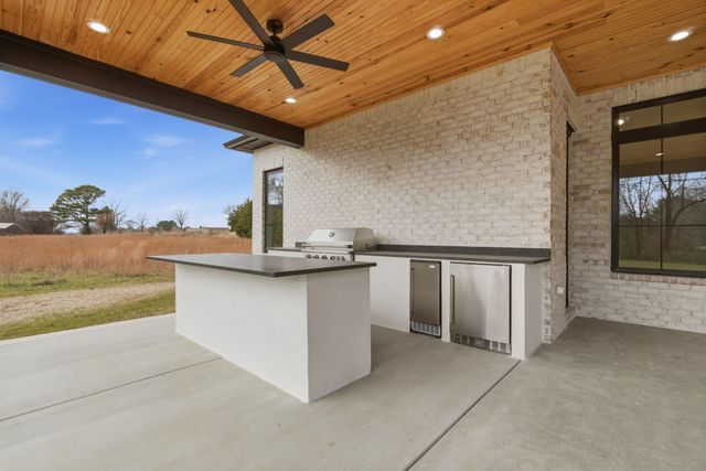 116 Bradley Ln, Cottontown, TN 37048