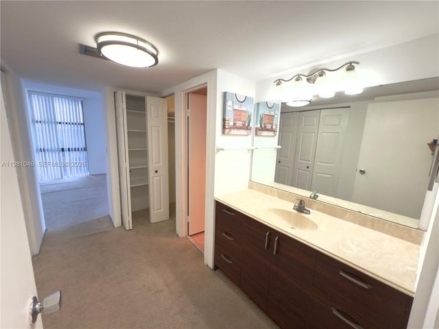 3675 N Country Club Dr 109, Aventura, FL 33180