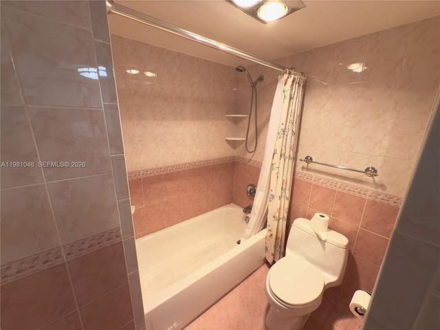 3675 N Country Club Dr 109, Aventura, FL 33180