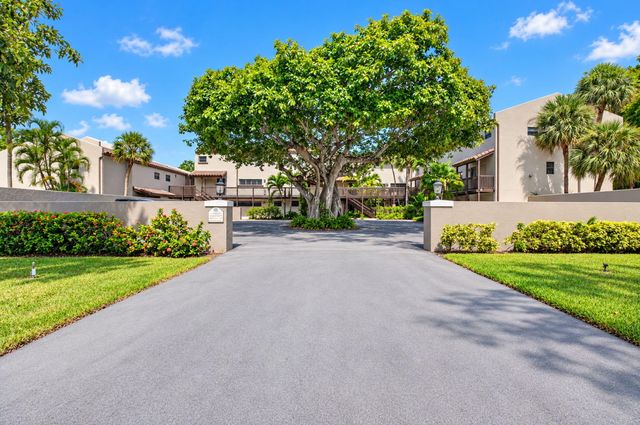 149 NW 70th Street 106C, Boca Raton, FL 33487