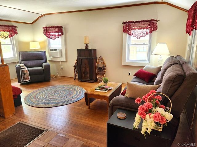 45 W Kenoza Place, Smallwood, NY 12778