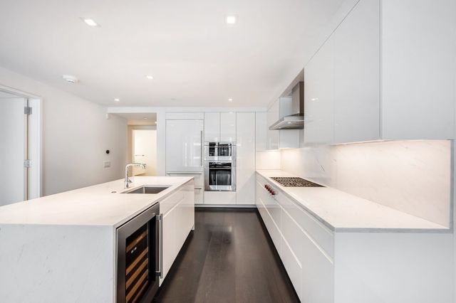 150 Seaport Blvd 17A, Boston, MA 02210