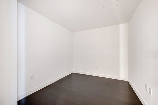 150 Seaport Blvd 17A, Boston, MA 02210