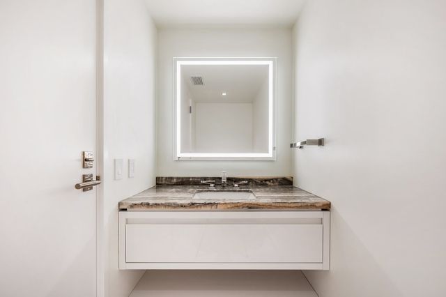 150 Seaport Blvd 17A, Boston, MA 02210