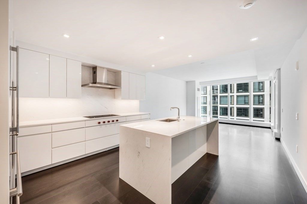 150 Seaport Blvd 17A, Boston, MA 02210