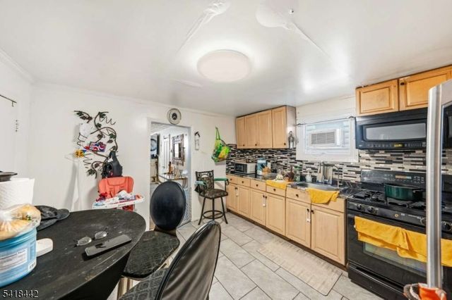 180 State St, Perth Amboy City, NJ 08861