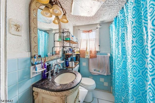 180 State St, Perth Amboy City, NJ 08861