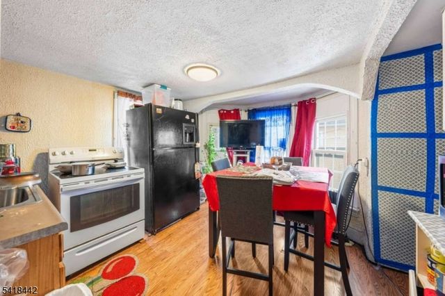 180 State St, Perth Amboy City, NJ 08861