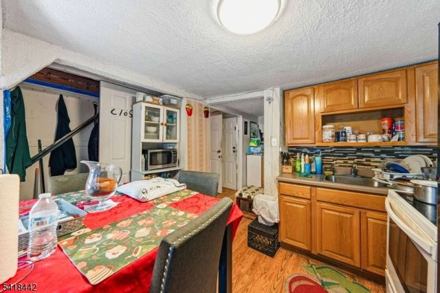 180 State St, Perth Amboy City, NJ 08861