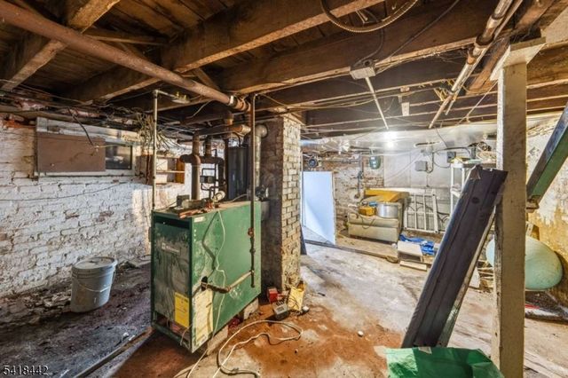 180 State St, Perth Amboy City, NJ 08861