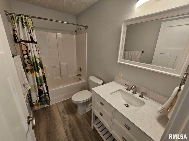 10457 N Puckett Lane, Mt Vernon, IL 62864