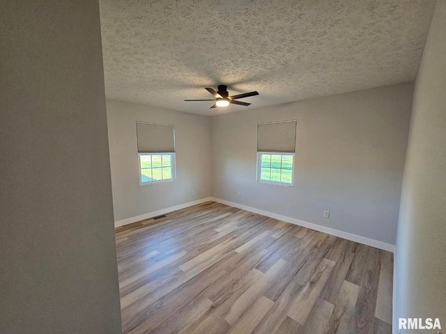 10457 N Puckett Lane, Mt Vernon, IL 62864