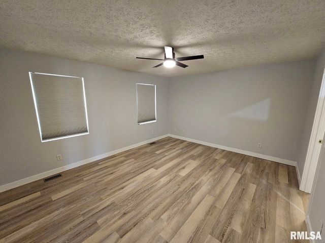 10457 N Puckett Lane, Mt Vernon, IL 62864