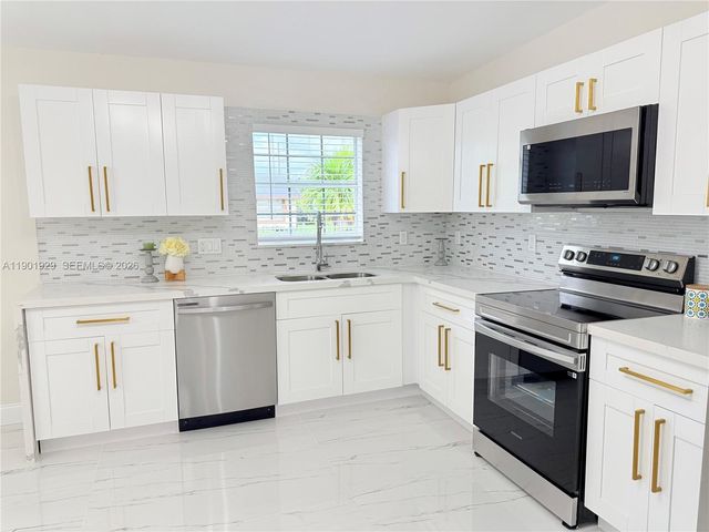 4340 SW 19th Street, West Park, FL 33023