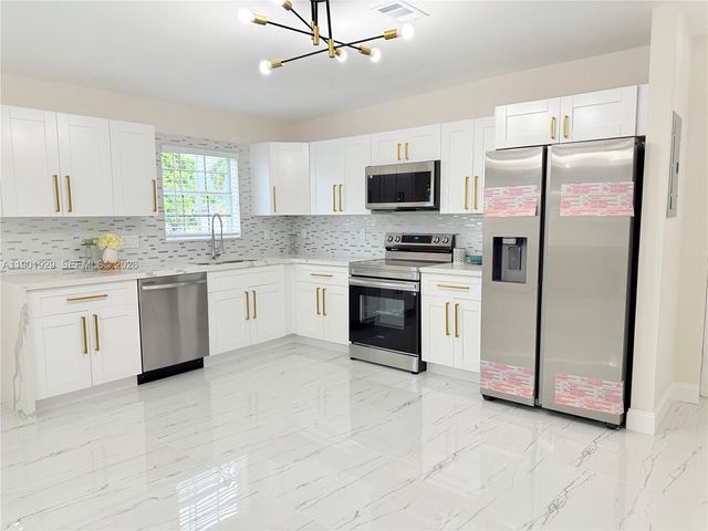4340 SW 19th Street, West Park, FL 33023