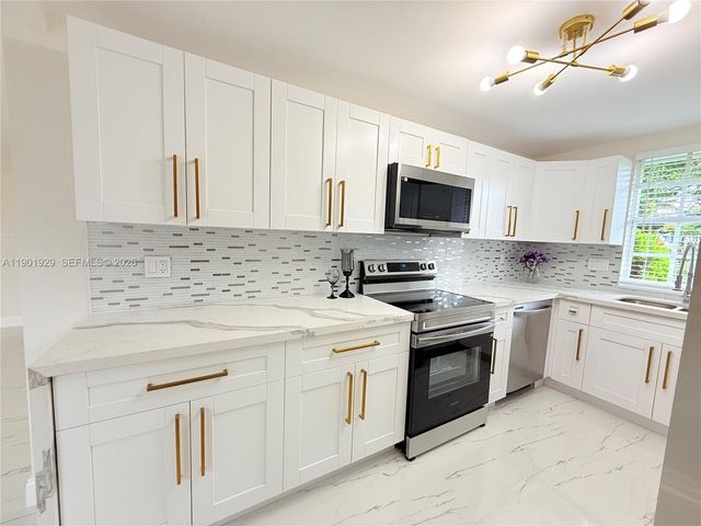 4340 SW 19th Street, West Park, FL 33023