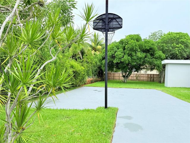 4340 SW 19th Street, West Park, FL 33023