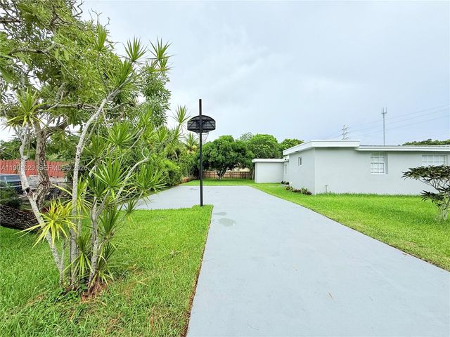 4340 SW 19th Street, West Park, FL 33023