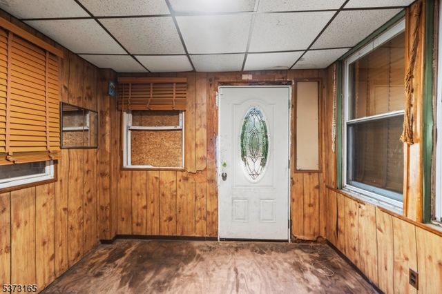 87 Pine Grove Ter, Newark City, NJ 07106
